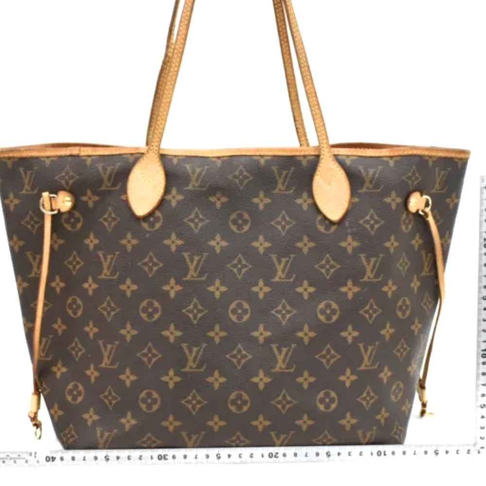 Louis Vuitton Neverfull MM Shoulder Bag